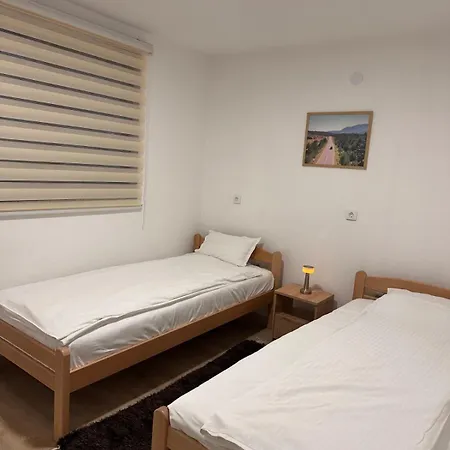 Kuca Kraj Teniskih Terena Hotel Pale
