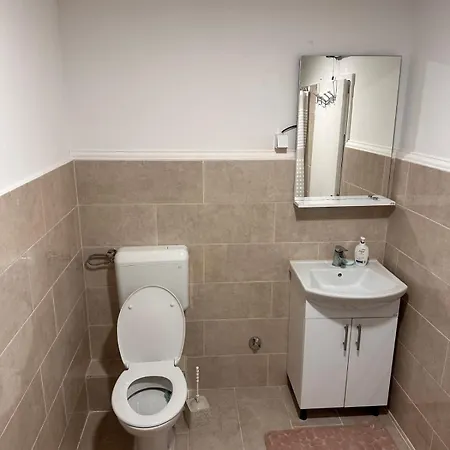 Kuca Kraj Teniskih Terena Pale